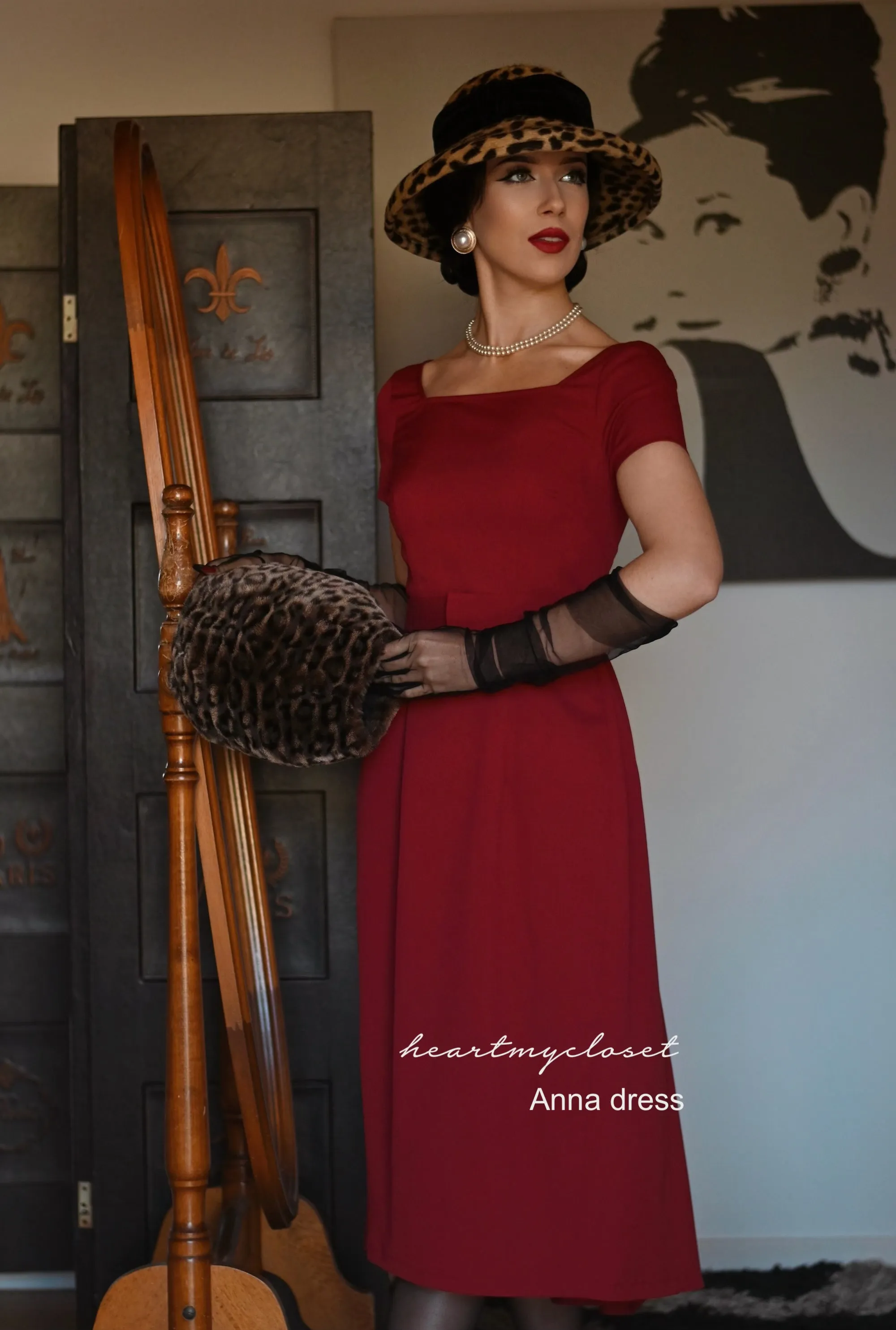 ANNA- 1950s vintage dress with pleat at back